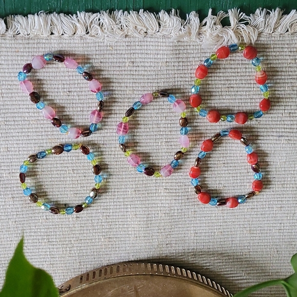 Multi colour stackable set of 5 stretch beaded bracelets - Picture 3 of 3